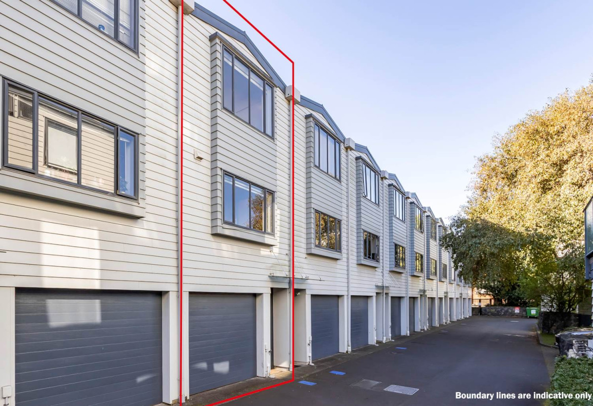 Double Grammar school zone (AGGS & EGGS), 3 beds 2 baths home with a tandem garage for 2 cars, Leasehold property with a ground lease until 2146, 18 Cotesmore Way, Parnell, Auckland