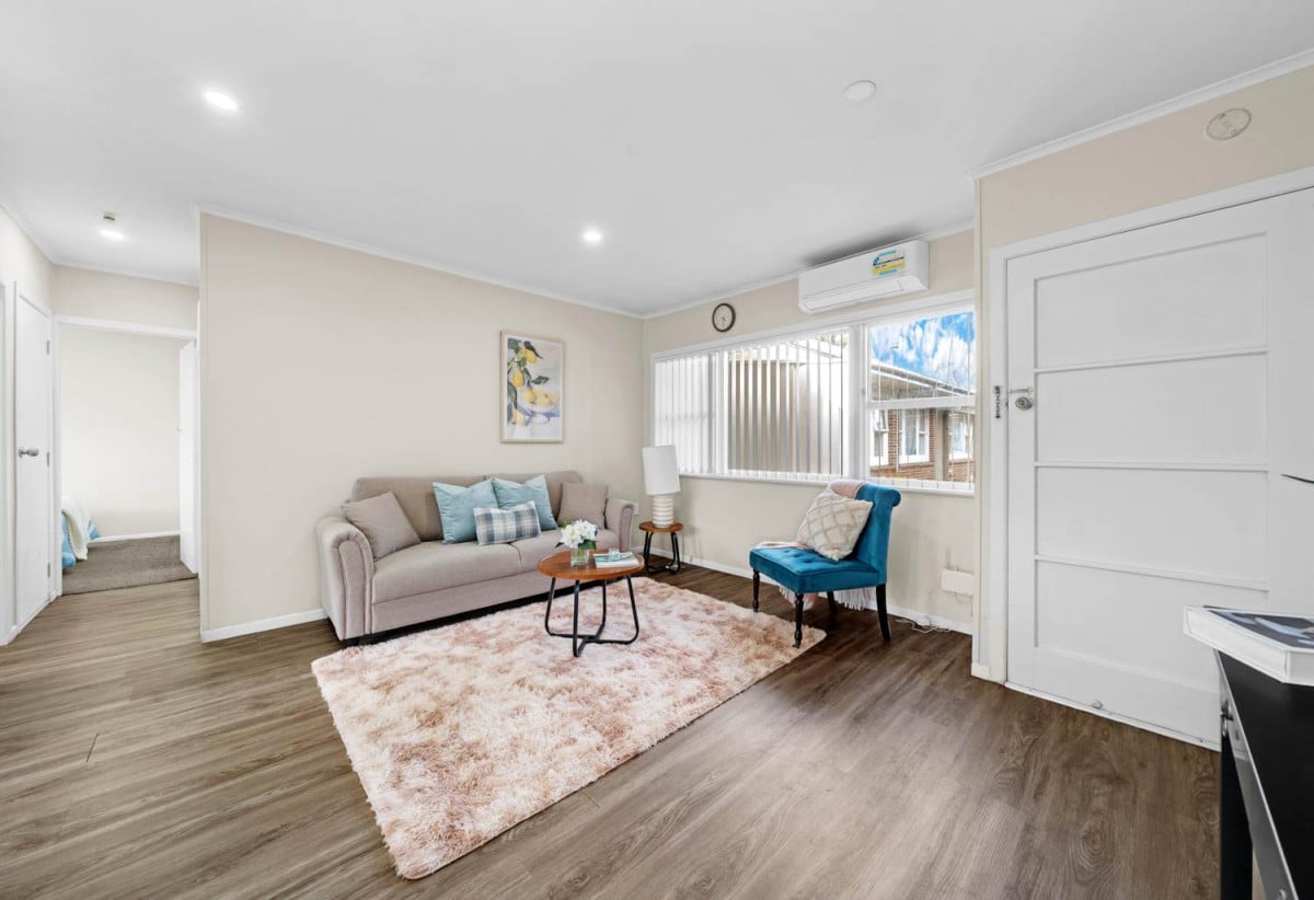 Brick and tile 2 beds 1 bath home with carport, 9/11 Oakland Avenue, Papatoetoe, Auckland