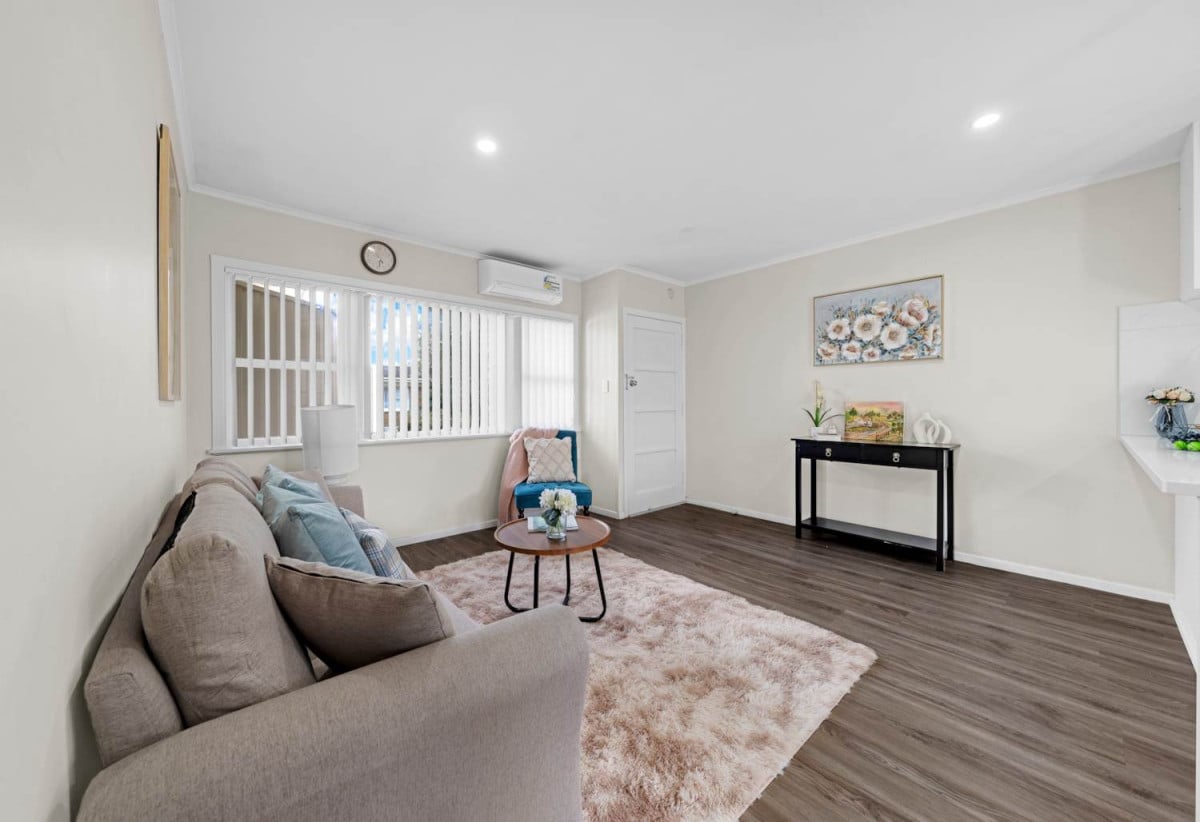 Brick and tile 2 beds 1 bath home with carport, 9/11 Oakland Avenue, Papatoetoe, Auckland