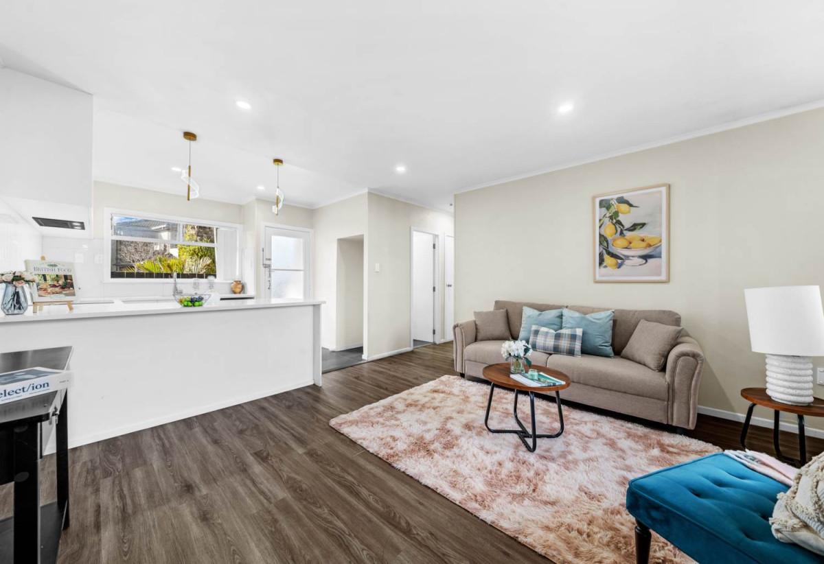 Brick and tile 2 beds 1 bath home with carport, 9/11 Oakland Avenue, Papatoetoe, Auckland