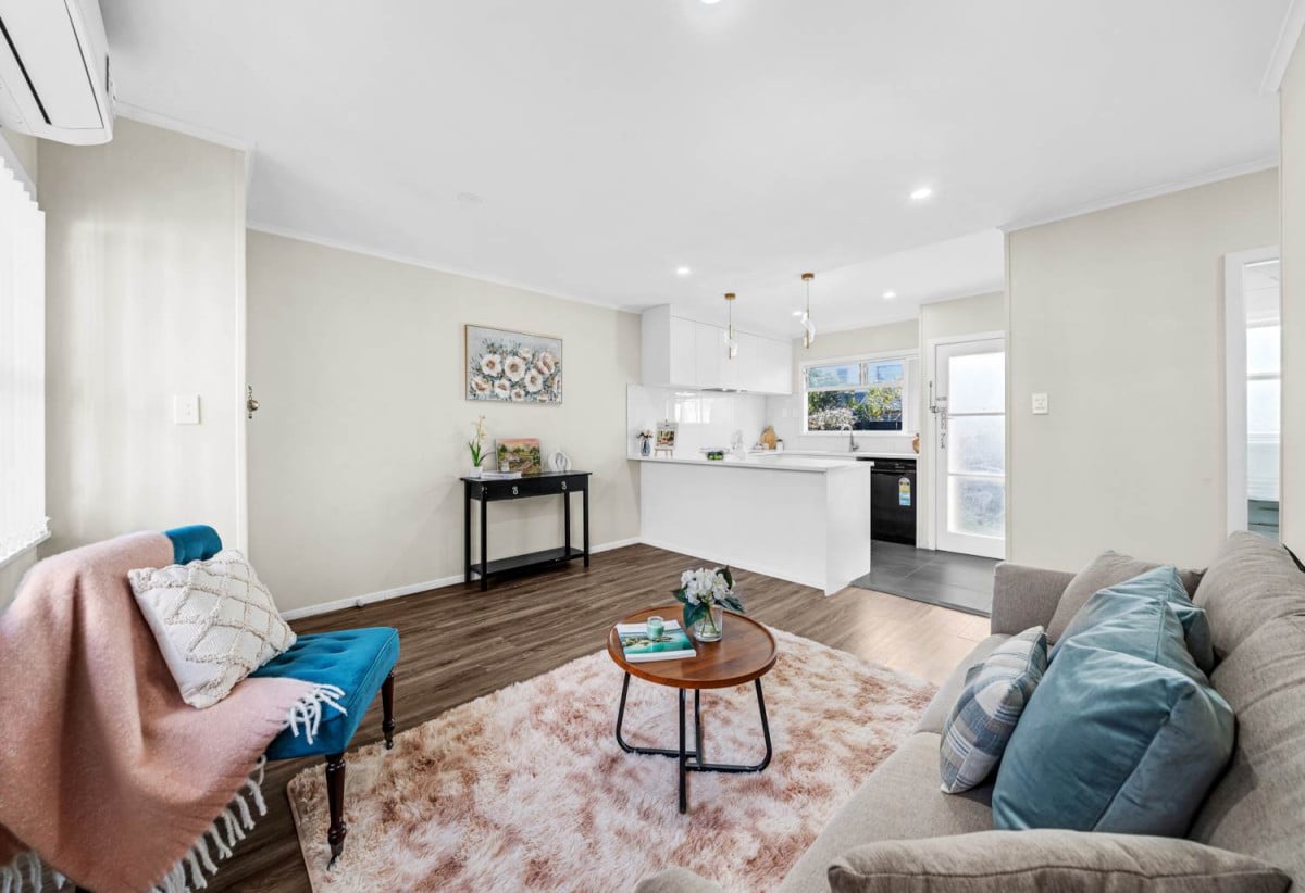 Brick and tile 2 beds 1 bath home with carport, 9/11 Oakland Avenue, Papatoetoe, Auckland