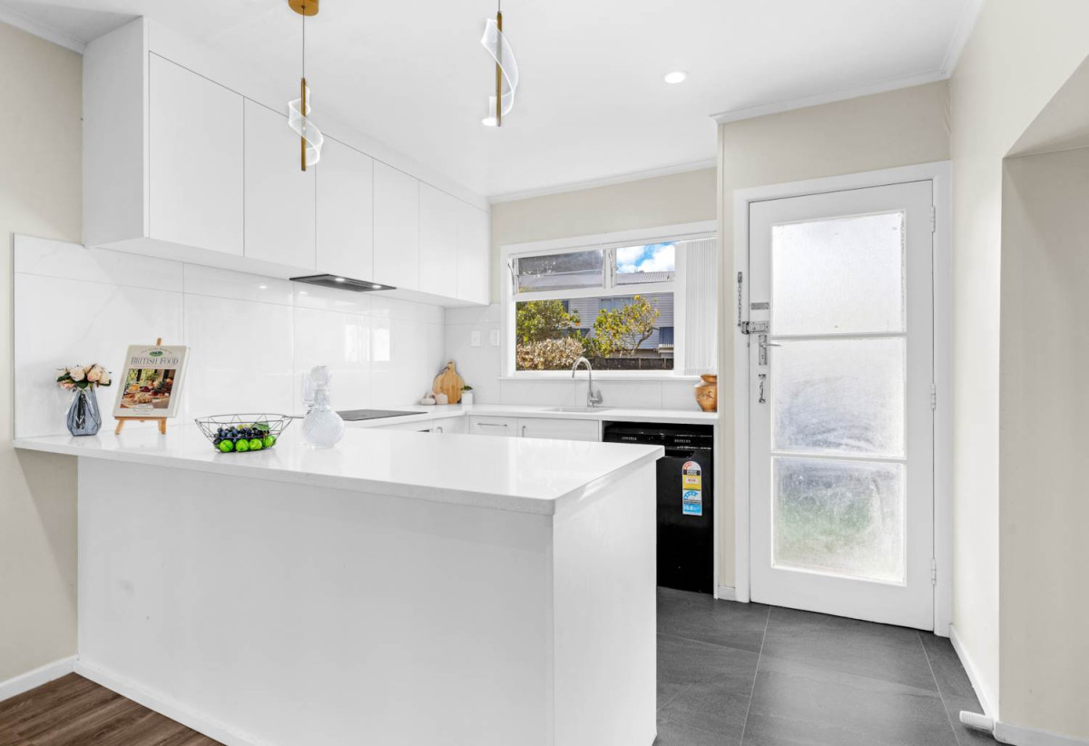Brick and tile 2 beds 1 bath home with carport, 9/11 Oakland Avenue, Papatoetoe, Auckland