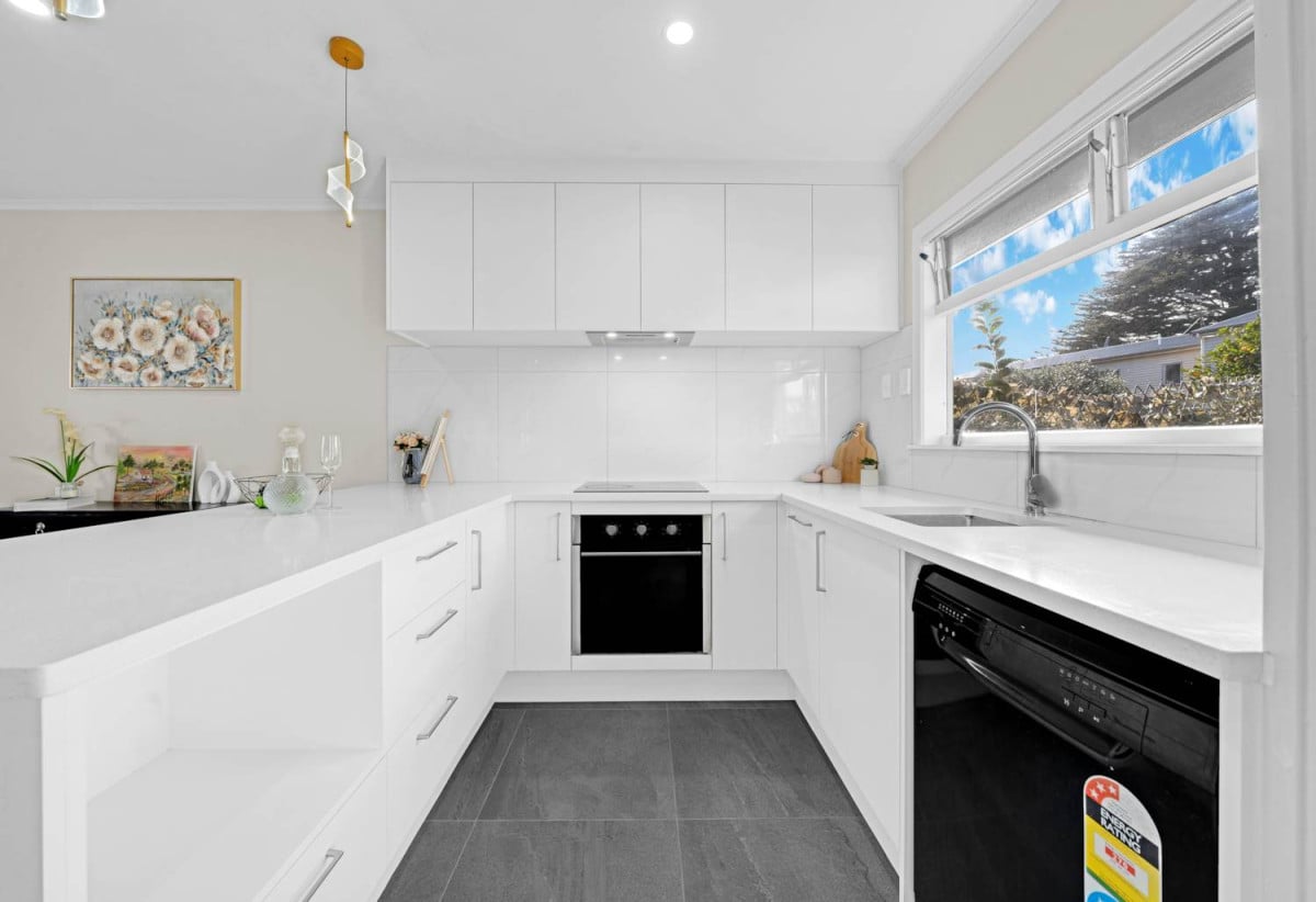 Brick and tile 2 beds 1 bath home with carport, 9/11 Oakland Avenue, Papatoetoe, Auckland