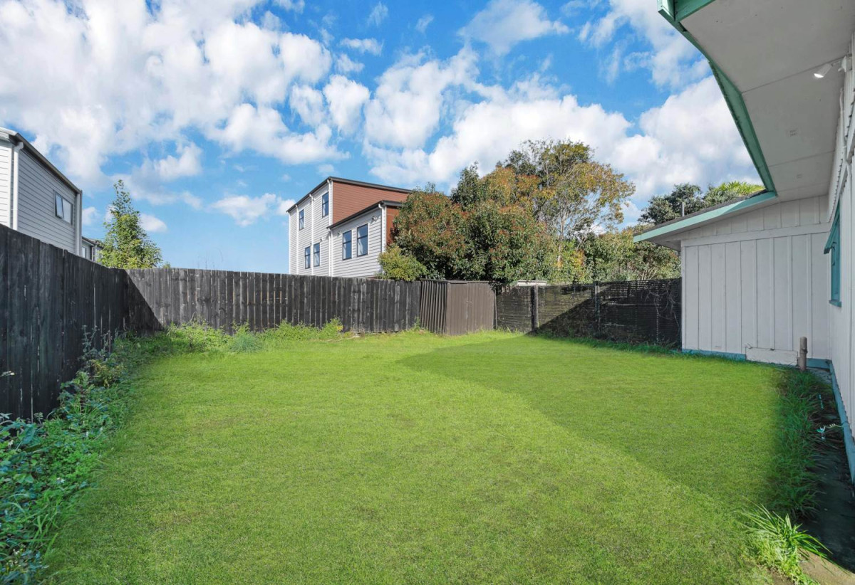 Brick and tile 2 beds 1 bath home with carport, 9/11 Oakland Avenue, Papatoetoe, Auckland