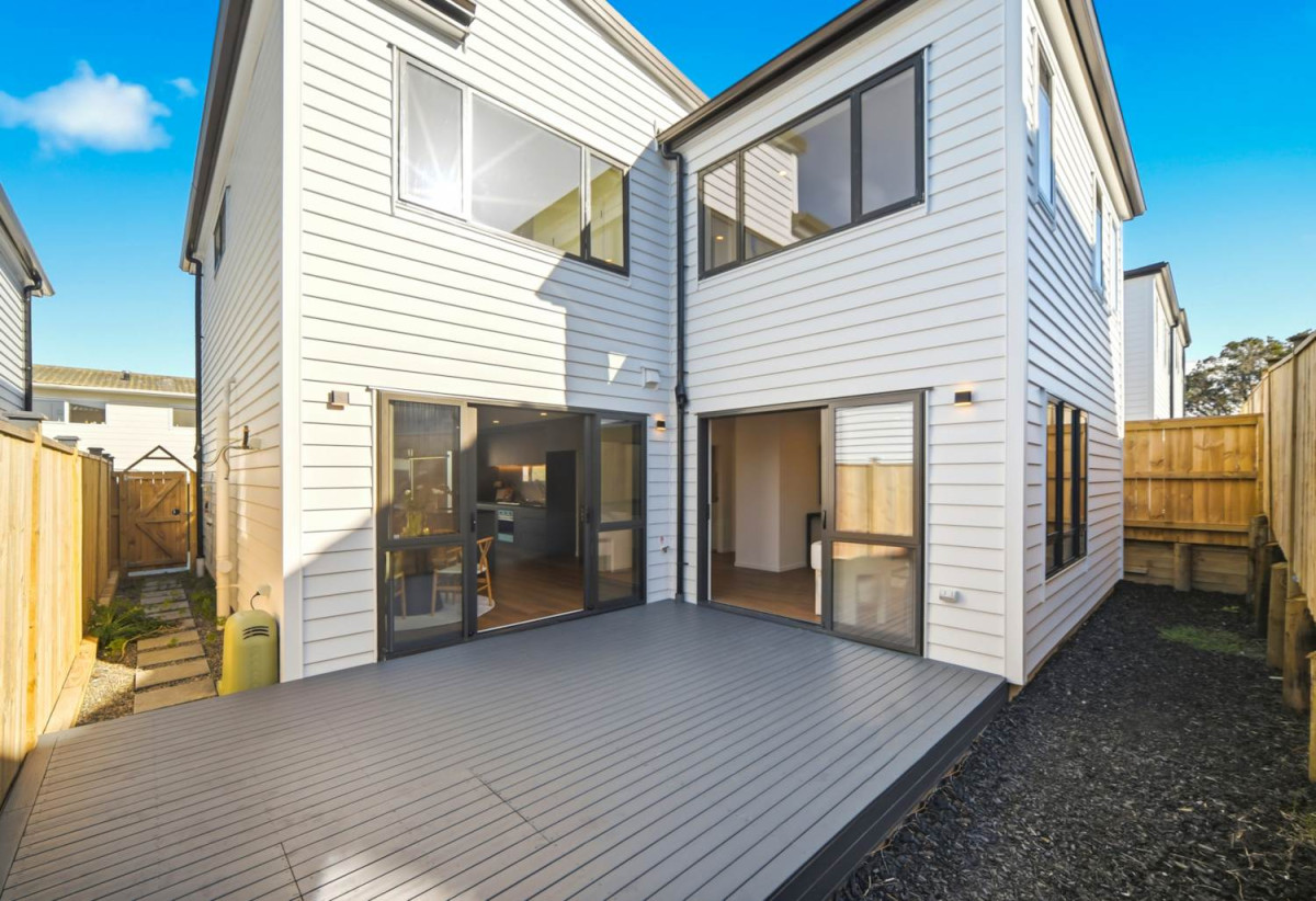 Brandnew standalone 4 beds (2 ensuites) 3.5 baths home with garage, 35C Toroa Street, Torbay, Auckland
