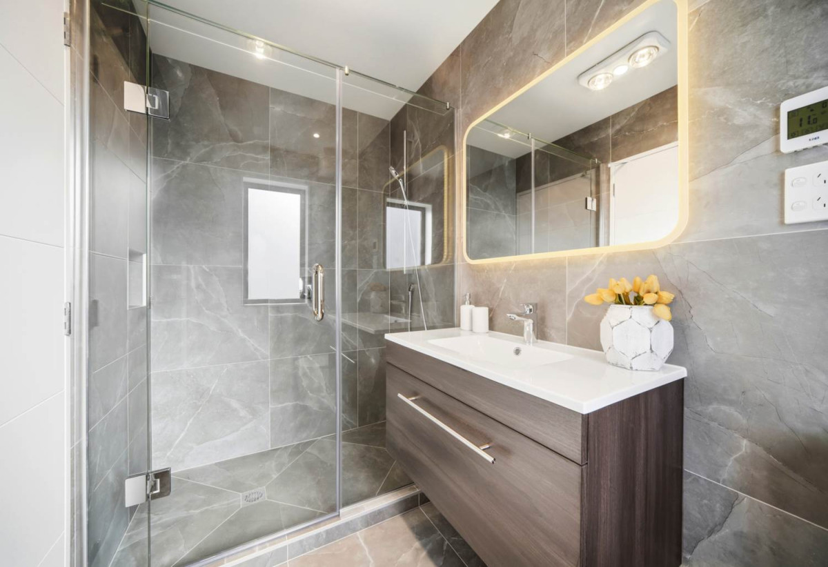 Brandnew standalone 4 beds (2 ensuites) 3.5 baths home with garage, 35C Toroa Street, Torbay, Auckland