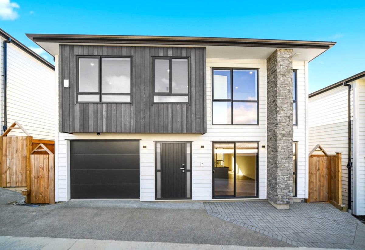 Brandnew standalone 4 beds (2 ensuites) 3.5 baths home with garage, 35C Toroa Street, Torbay, Auckland