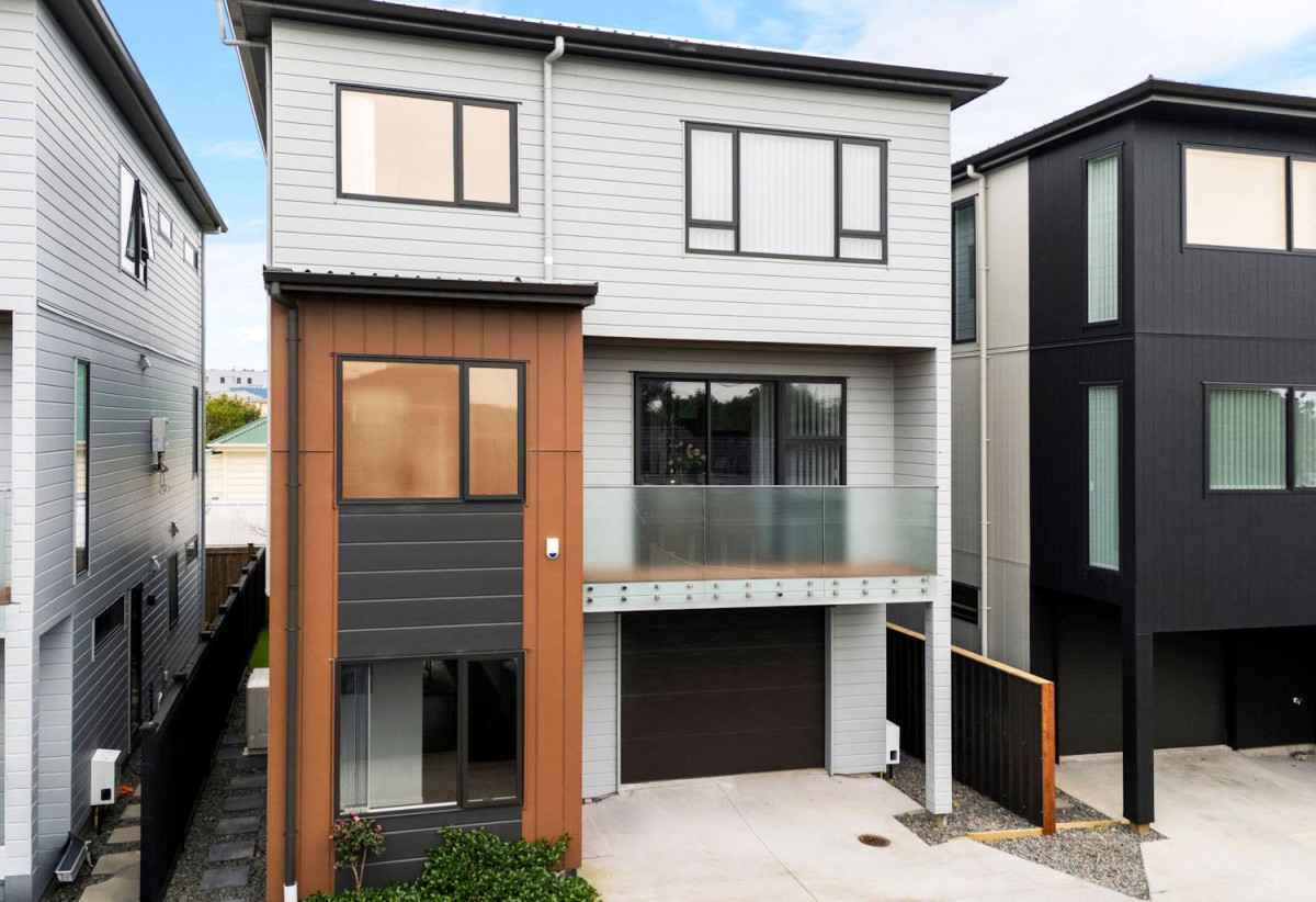 Standalone 5 beds (3 ensuites) 4 baths home with garage, 1 ensuite ground floor, 102B Symonds Street, Royal Oak, Auckland