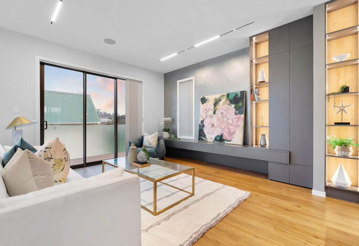 Standalone 5 beds (3 ensuites) 4 baths home with garage, 1 ensuite ground floor, 102B Symonds Street, Royal Oak, Auckland