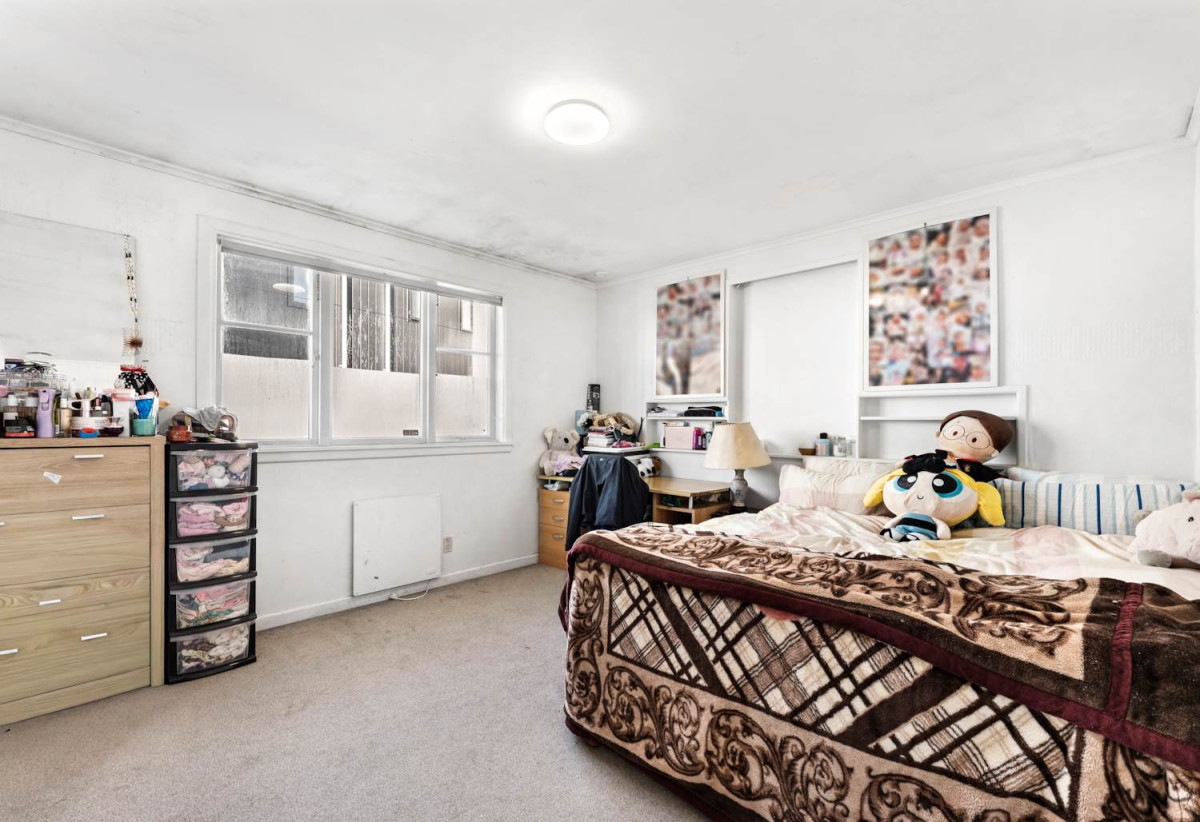 827m2 section, 3 beds 1 bath house with double garage, 74 McLeod Road, Te Atatu South, Auckland