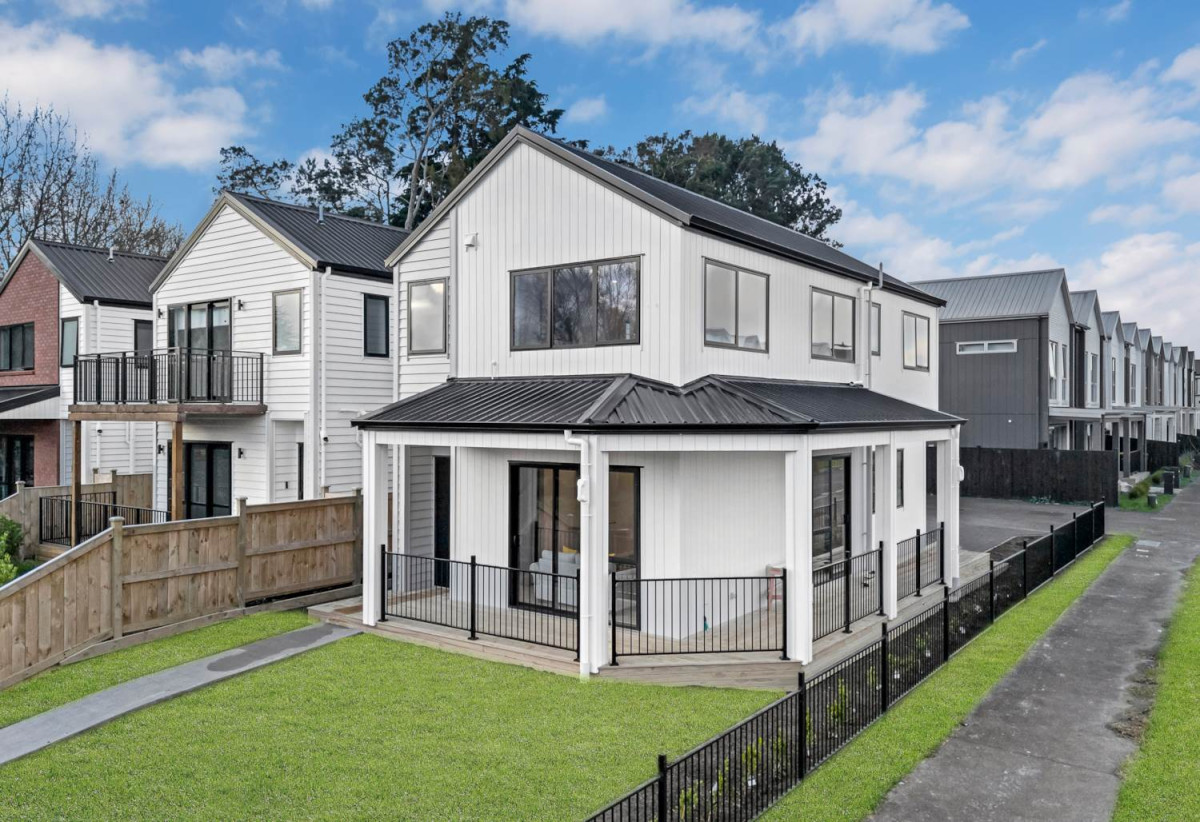 Brandnew standalone 4 beds (2 ensuites) 3.5 baths house with garage, 35A Burberry Road, Karaka, Auckland