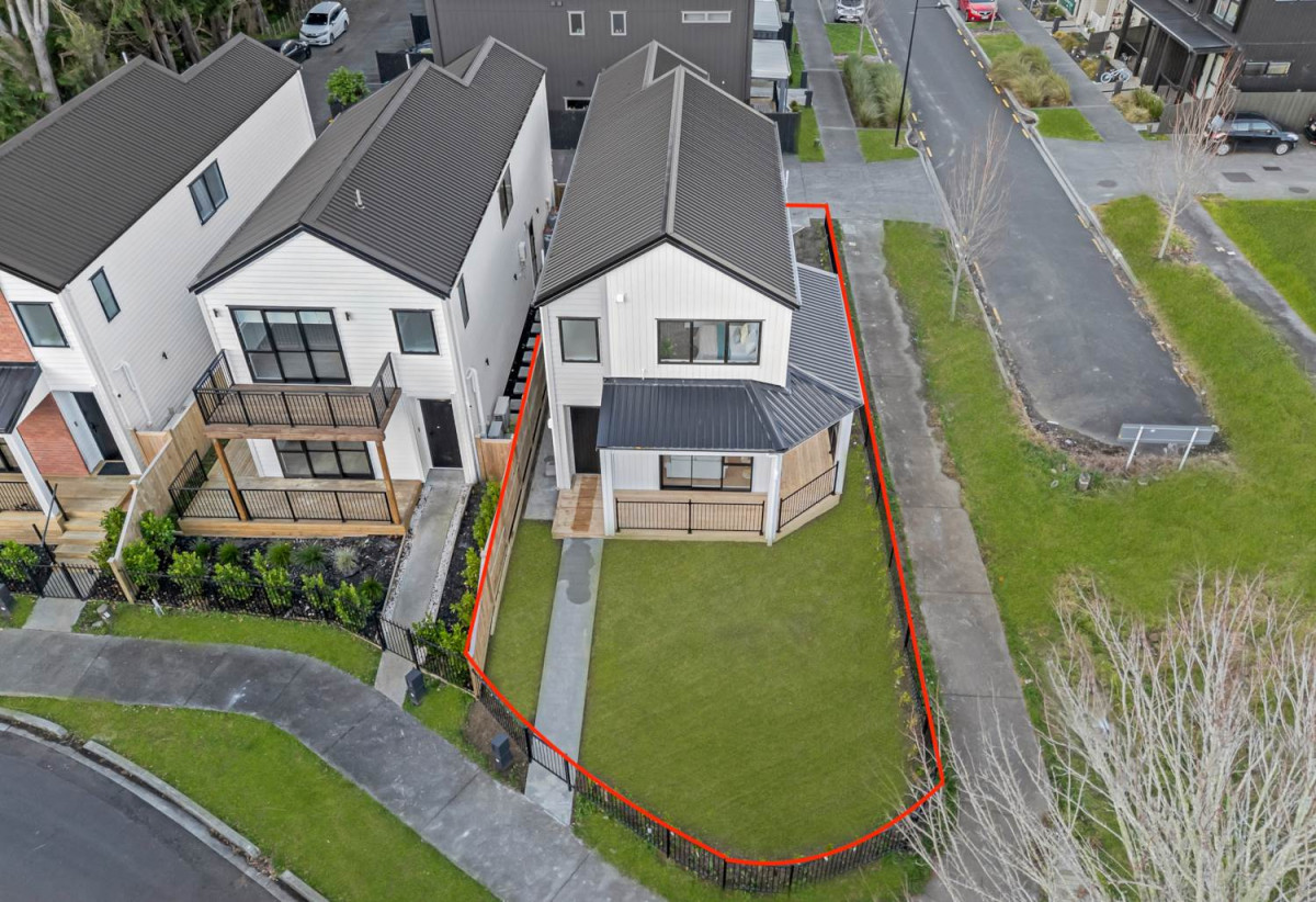 Brandnew standalone 4 beds (2 ensuites) 3.5 baths house with garage, 35A Burberry Road, Karaka, Auckland