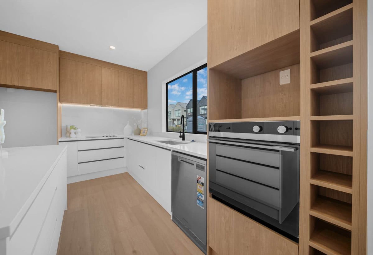 Brandnew standalone 4 beds (2 ensuites) 3.5 baths house with garage, 35A Burberry Road, Karaka, Auckland