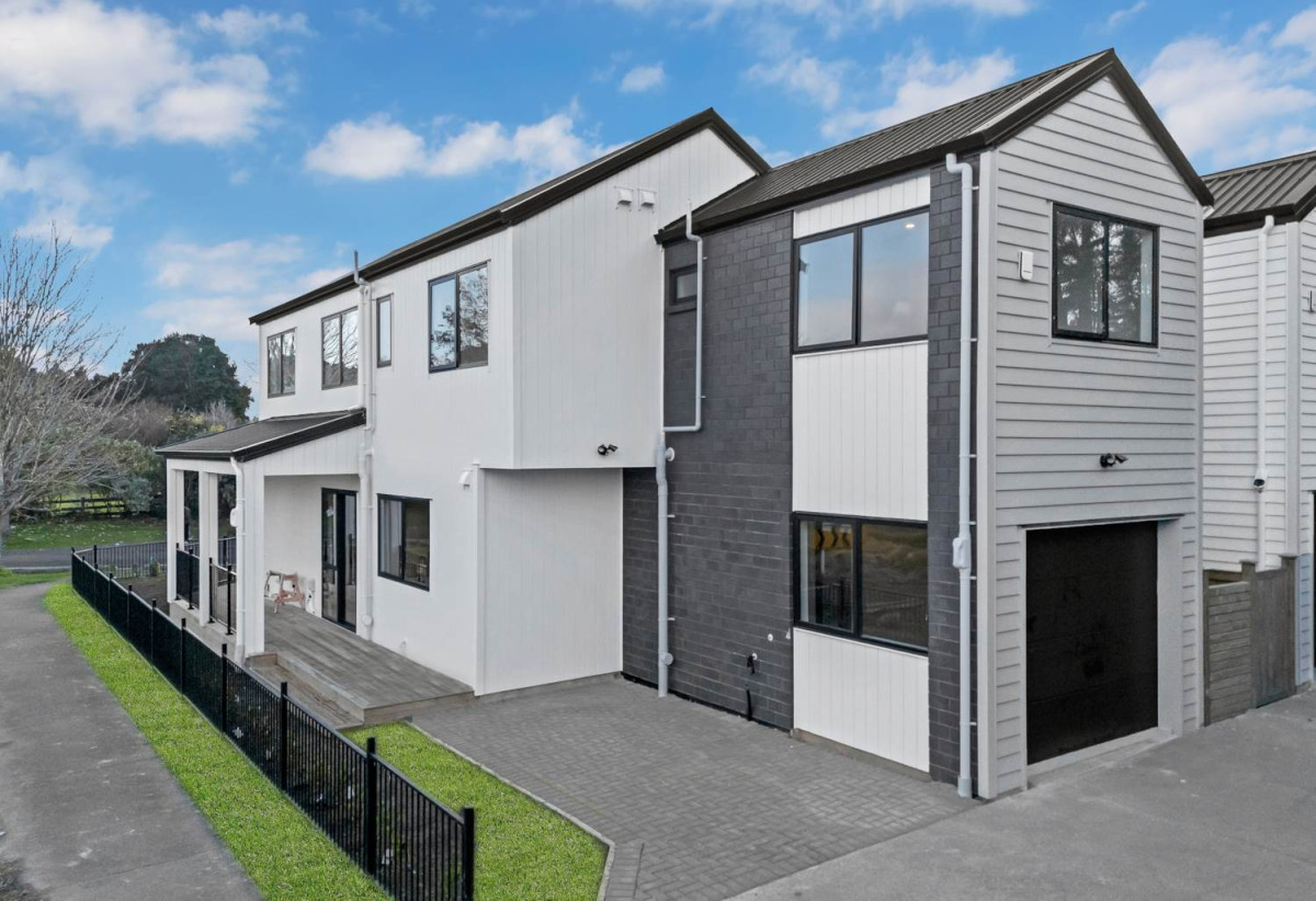 Brandnew standalone 4 beds (2 ensuites) 3.5 baths house with garage, 35A Burberry Road, Karaka, Auckland