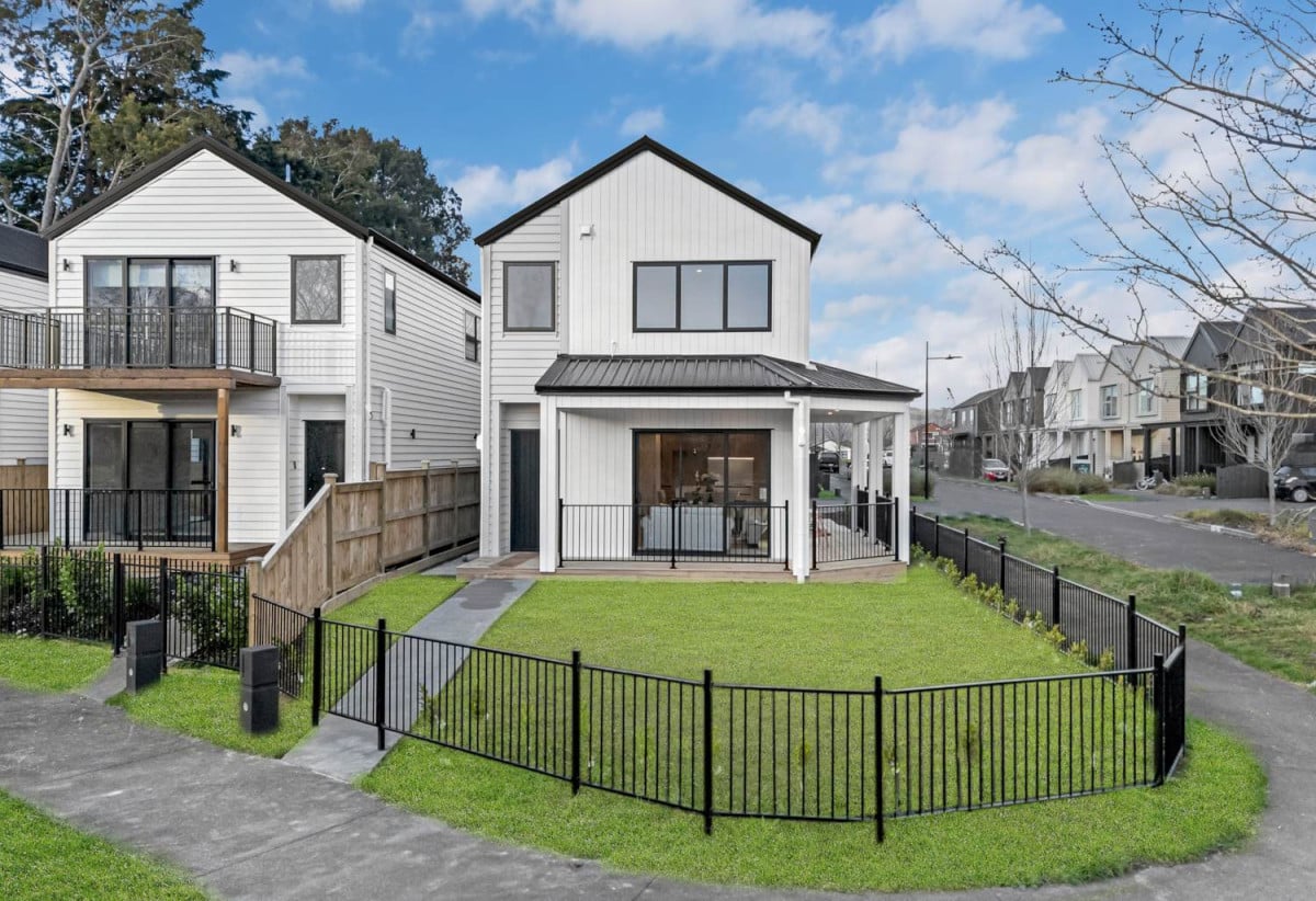 Brandnew standalone 4 beds (2 ensuites) 3.5 baths house with garage, 35A Burberry Road, Karaka, Auckland