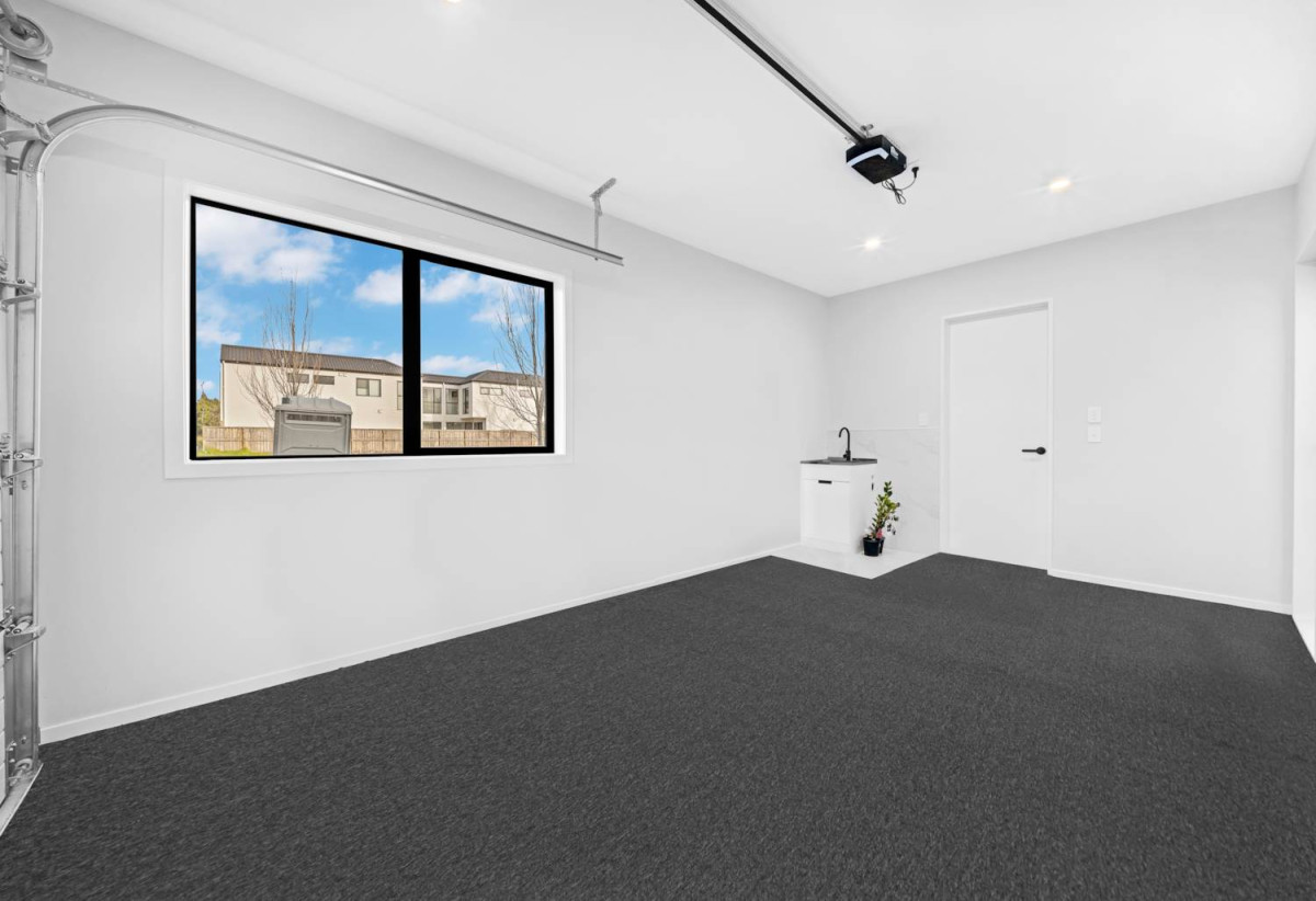 Brandnew standalone 4 beds (2 ensuites) 3.5 baths house with garage, 35A Burberry Road, Karaka, Auckland