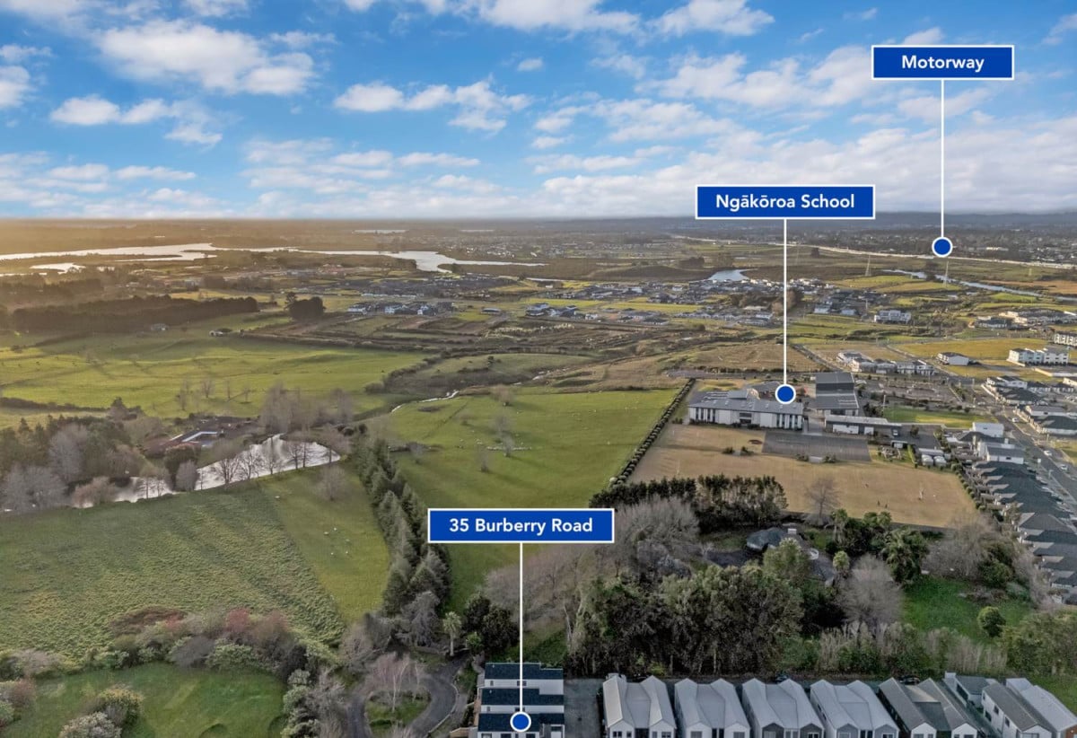Brandnew standalone 4 beds (2 ensuites) 3.5 baths house with garage, 35A Burberry Road, Karaka, Auckland