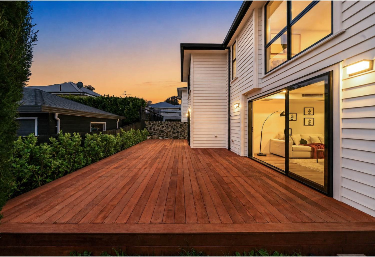 Mt Albert Grammar School zone, 5 beds 3 baths house with double garage, 8 Selcourt Road, Mt Albert, Auckland
