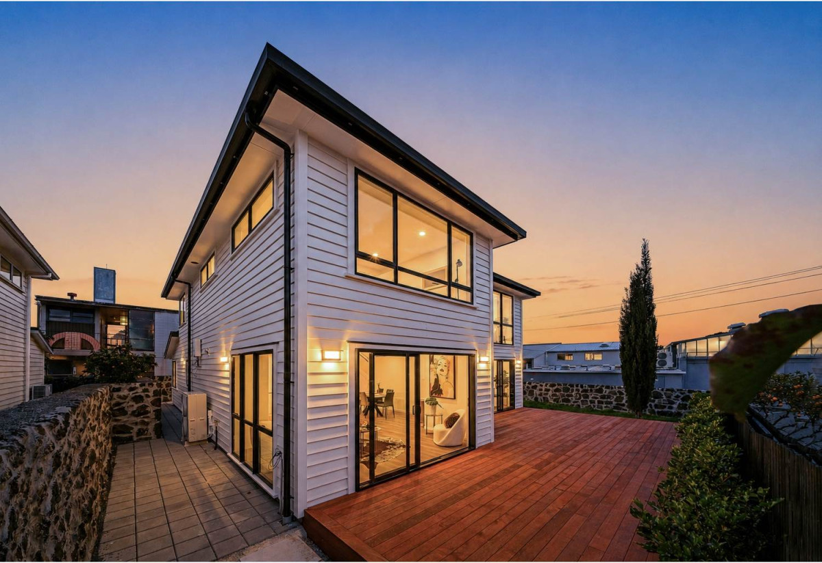 Mt Albert Grammar School zone, 5 beds 3 baths house with double garage, 8 Selcourt Road, Mt Albert, Auckland