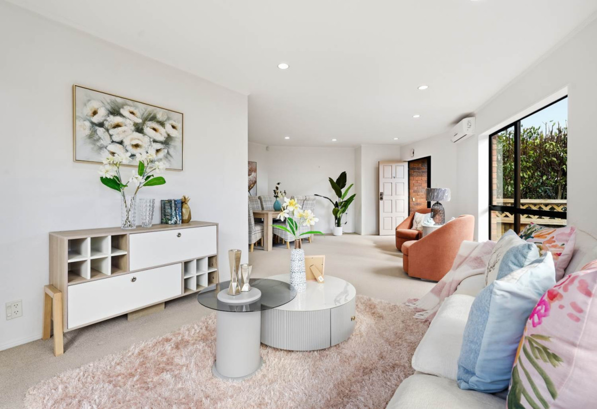 Brick and tile 3 beds 2 baths house with double garage, 7B Wiltshire Place, Somerville, Auckland