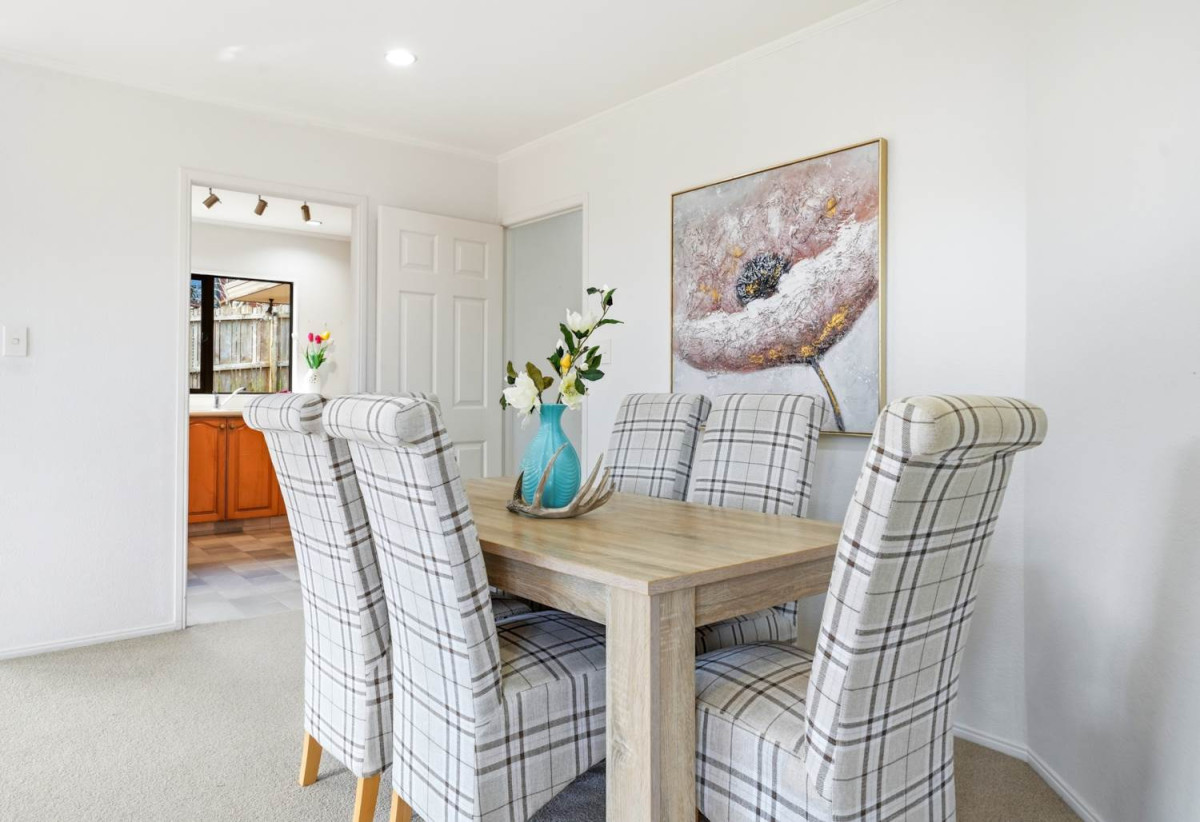 Brick and tile 3 beds 2 baths house with double garage, 7B Wiltshire Place, Somerville, Auckland