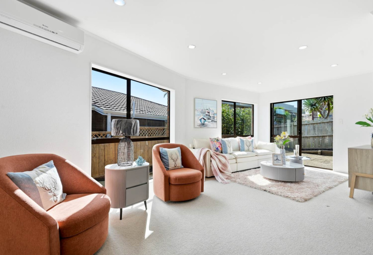 Brick and tile 3 beds 2 baths house with double garage, 7B Wiltshire Place, Somerville, Auckland