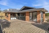 Brick and tile 3 beds 2 baths house with double garage, 7B Wiltshire Place, Somerville, Auckland
