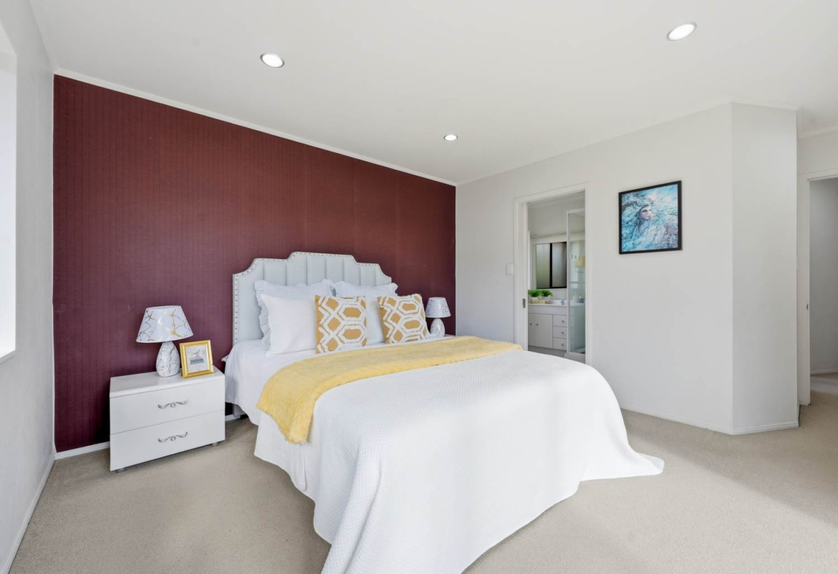 Brick and tile 3 beds 2 baths house with double garage, 7B Wiltshire Place, Somerville, Auckland