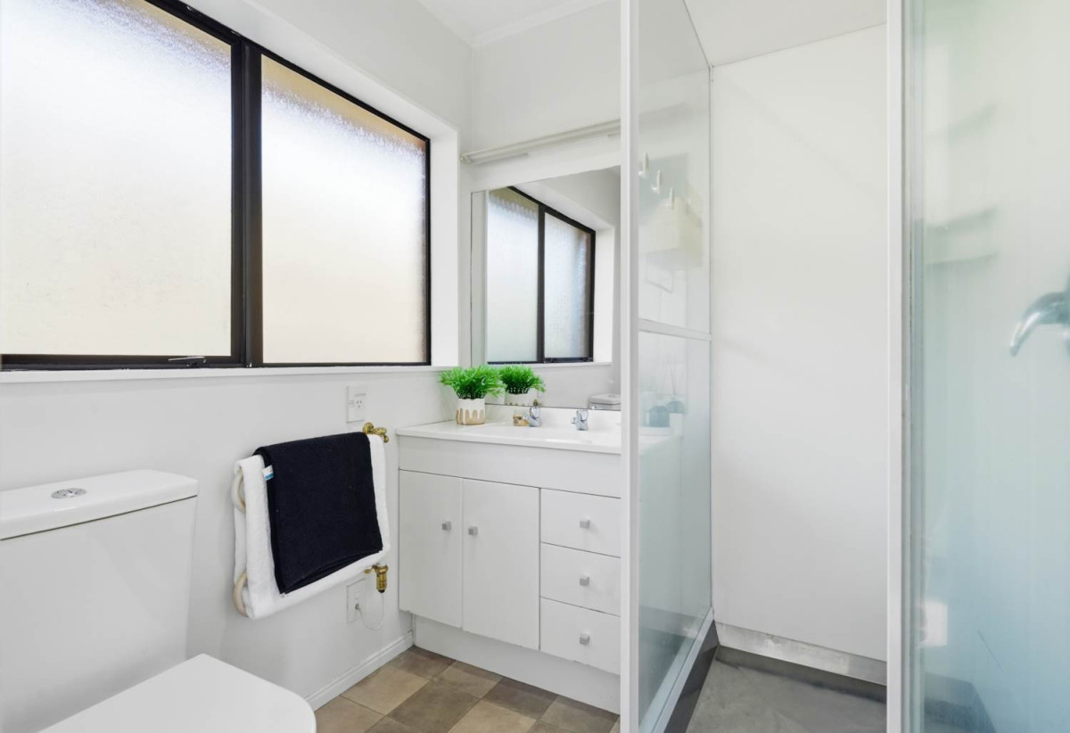 Brick and tile 3 beds 2 baths house with double garage, 7B Wiltshire Place, Somerville, Auckland
