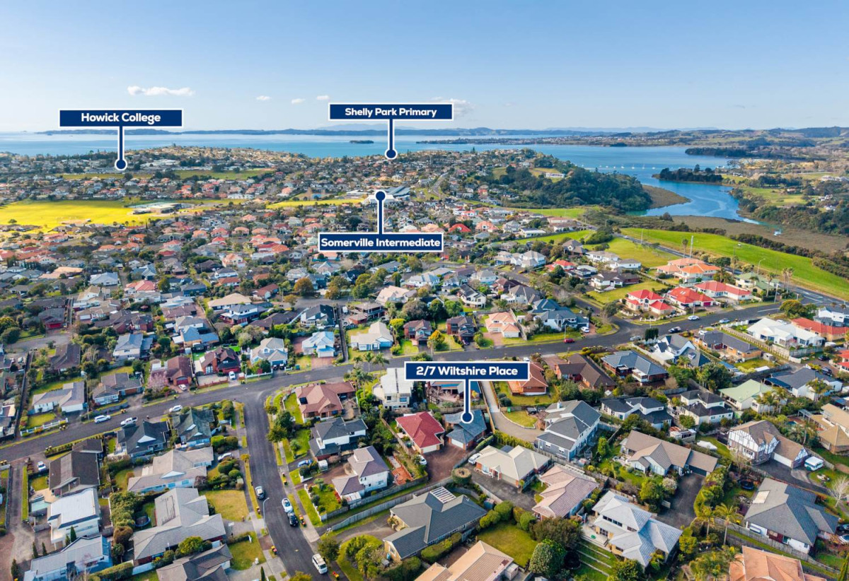 Brick and tile 3 beds 2 baths house with double garage, 7B Wiltshire Place, Somerville, Auckland