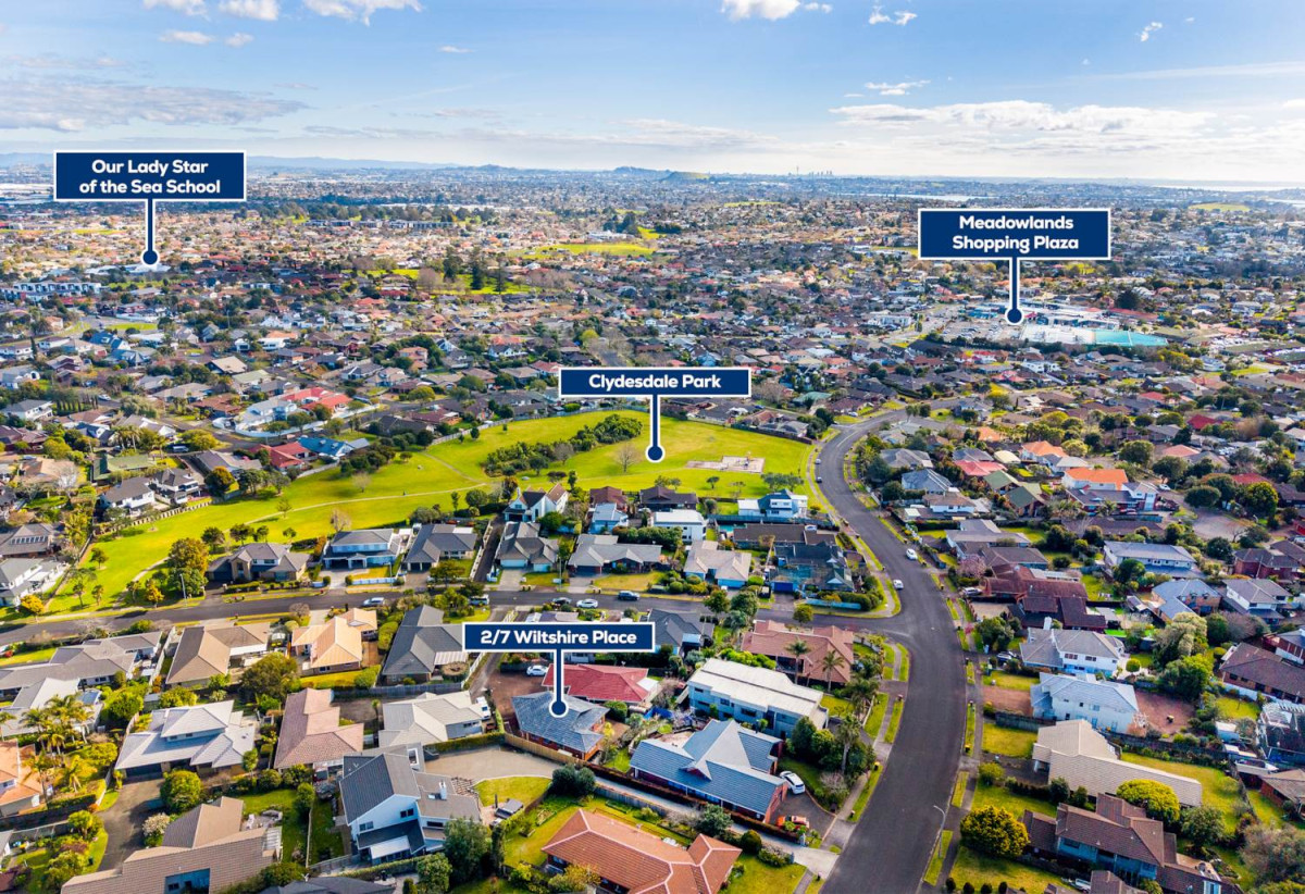 Brick and tile 3 beds 2 baths house with double garage, 7B Wiltshire Place, Somerville, Auckland