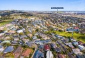 Brick and tile 3 beds 2 baths house with double garage, 7B Wiltshire Place, Somerville, Auckland