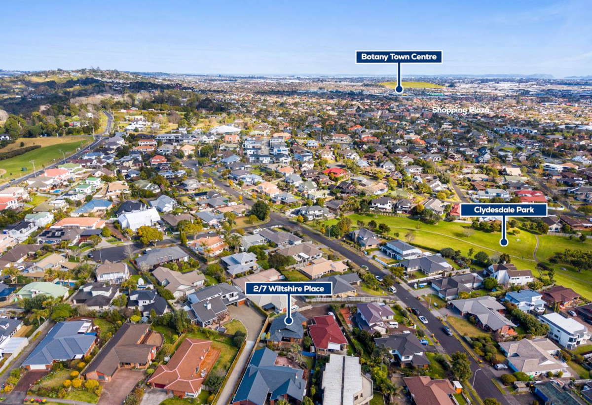 Brick and tile 3 beds 2 baths house with double garage, 7B Wiltshire Place, Somerville, Auckland
