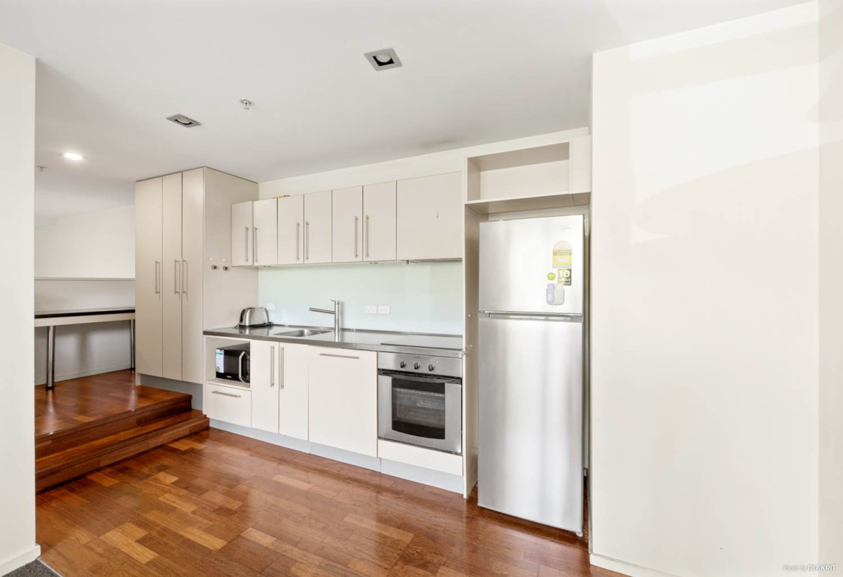 Auckland Girls’ Grammar School zone, Oversea Vendor, 117m2 Leasehold 2 beds 2 baths two-levels apartment with car park, 109/57 Mahuhu Crescent, City Centre, Auckland