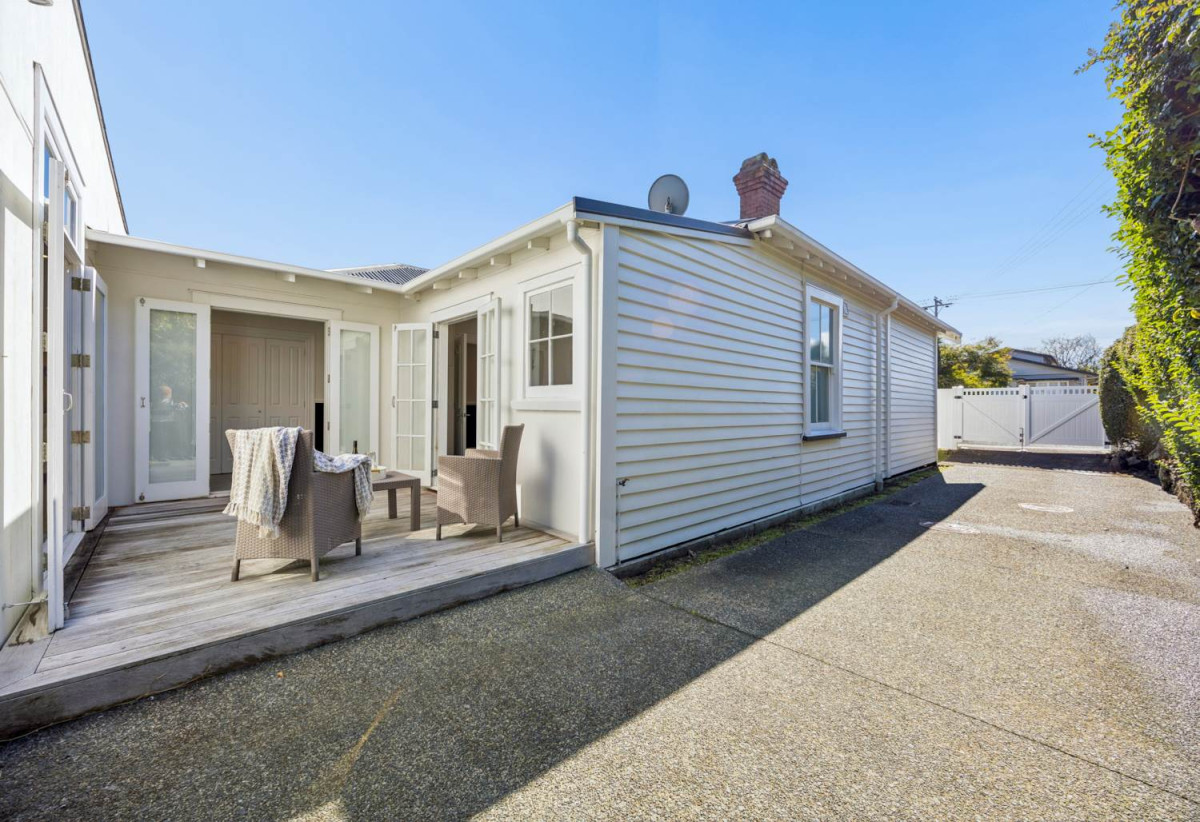 635m2 section, Double Grammar school zone (MAGS & AGGS), 4 beds 2 baths house with car parks, 120 Marsden Avenue, Mt Eden, Auckland