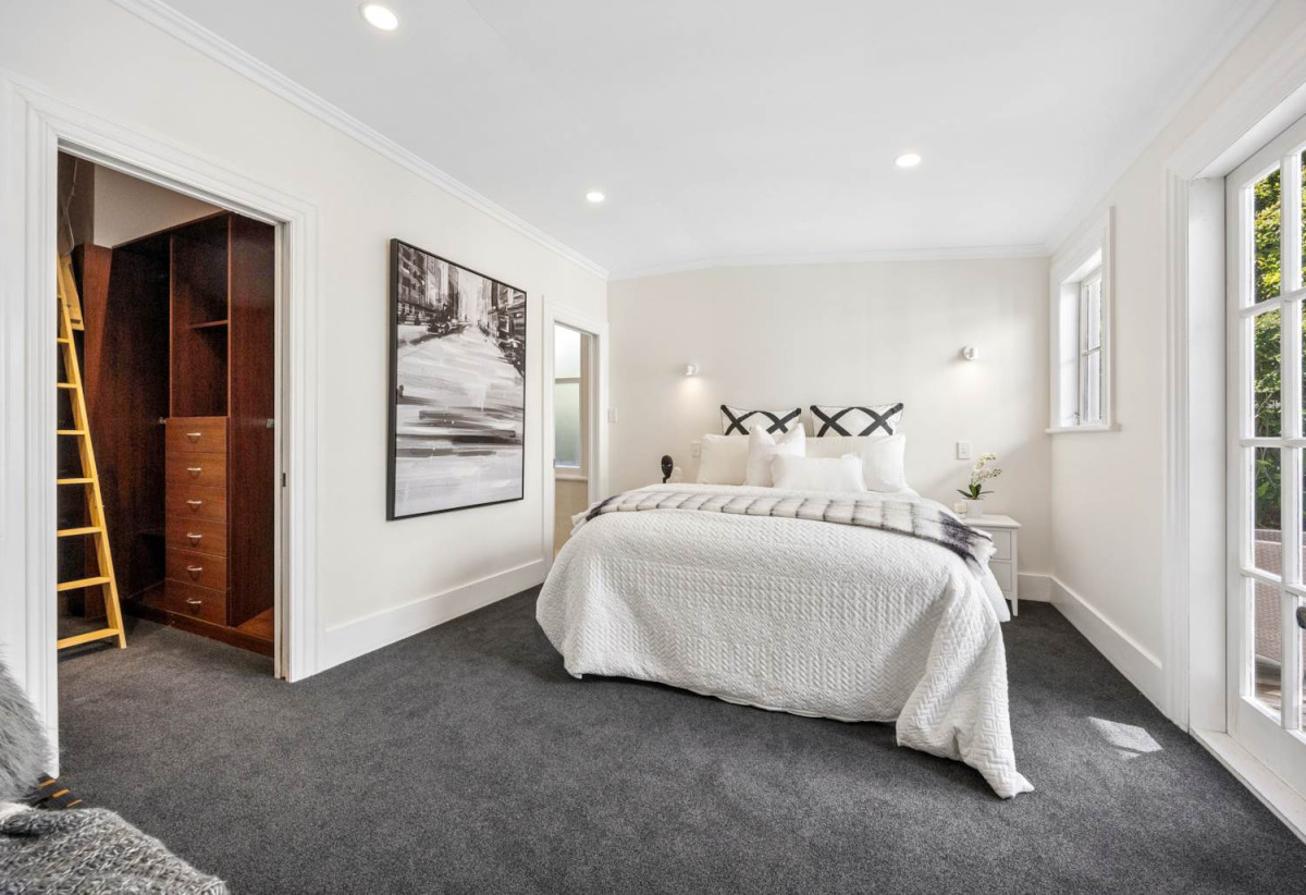 635m2 section, Double Grammar school zone (MAGS & AGGS), 4 beds 2 baths house with car parks, 120 Marsden Avenue, Mt Eden, Auckland