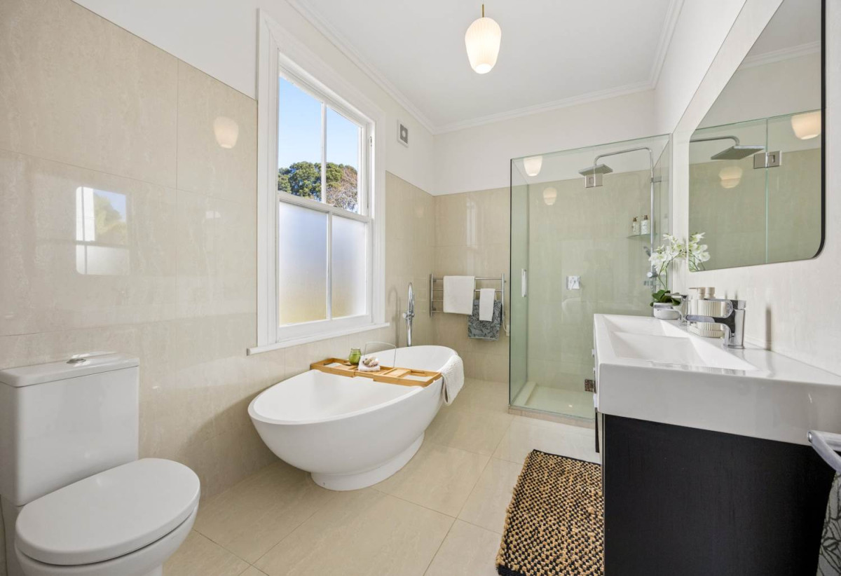 635m2 section, Double Grammar school zone (MAGS & AGGS), 4 beds 2 baths house with car parks, 120 Marsden Avenue, Mt Eden, Auckland
