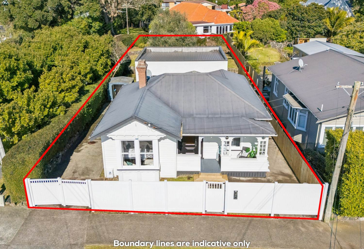 635m2 section, Double Grammar school zone (MAGS & AGGS), 4 beds 2 baths house with car parks, 120 Marsden Avenue, Mt Eden, Auckland