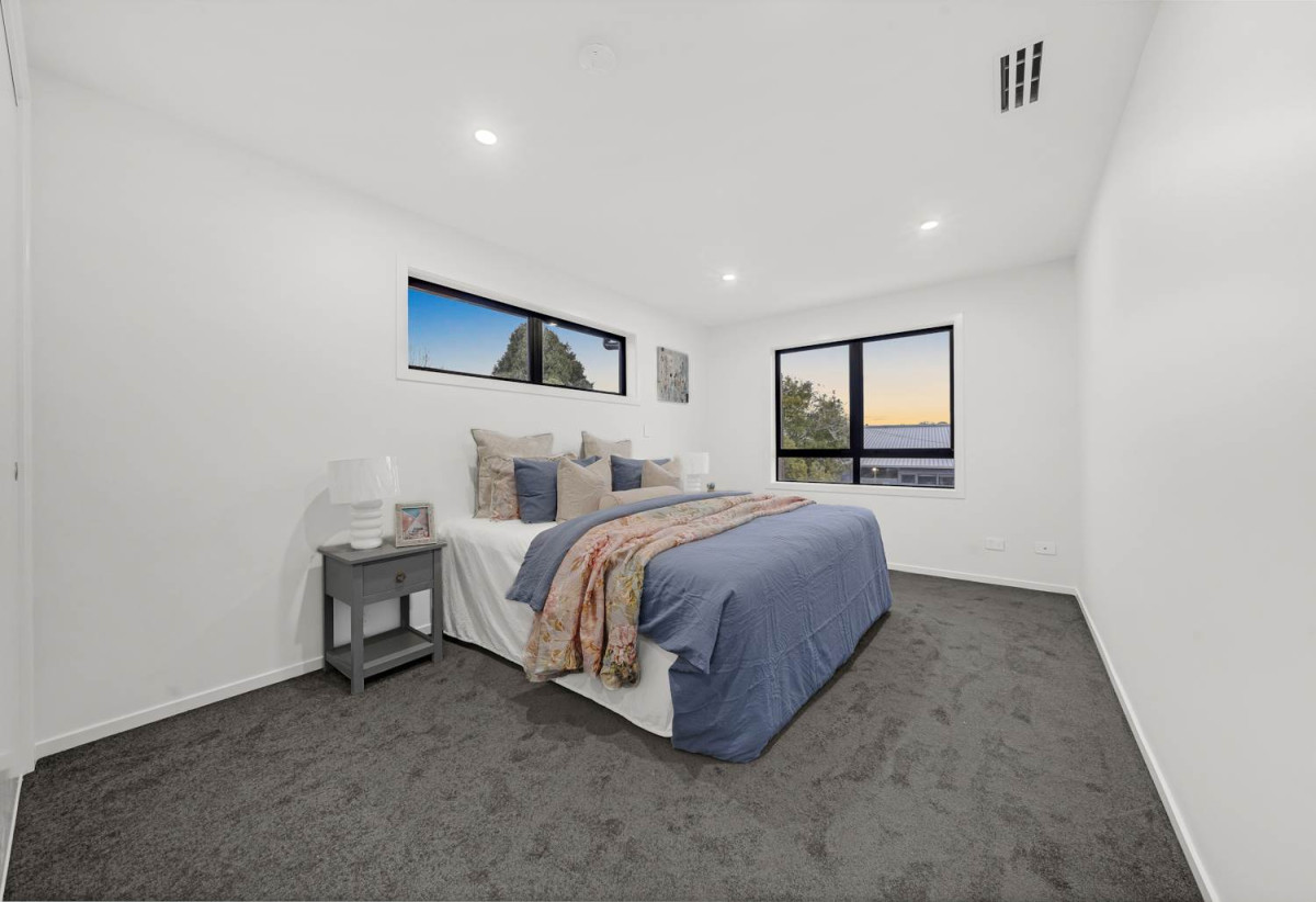 Mt Albert Grammar School zone, 5 beds 3 baths house with double garage, 8 Selcourt Road, Mt Albert, Auckland