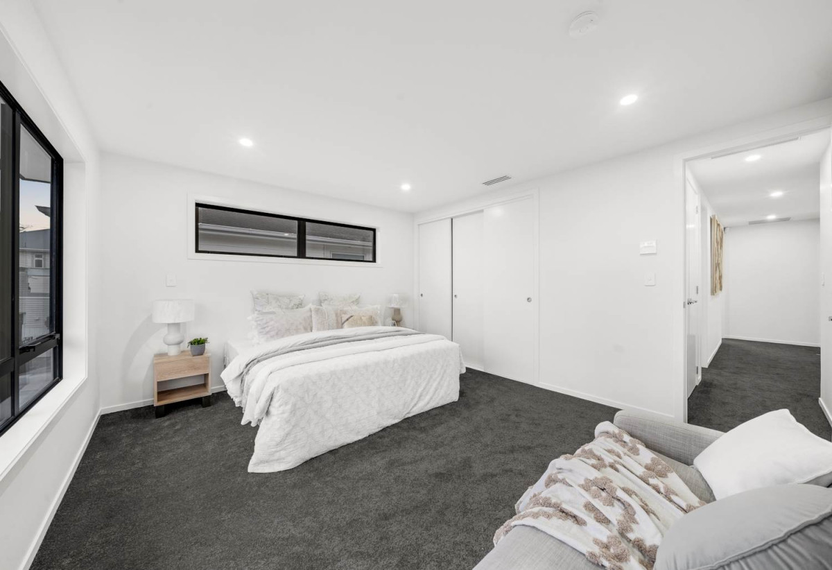 Mt Albert Grammar School zone, 5 beds 3 baths house with double garage, 8 Selcourt Road, Mt Albert, Auckland