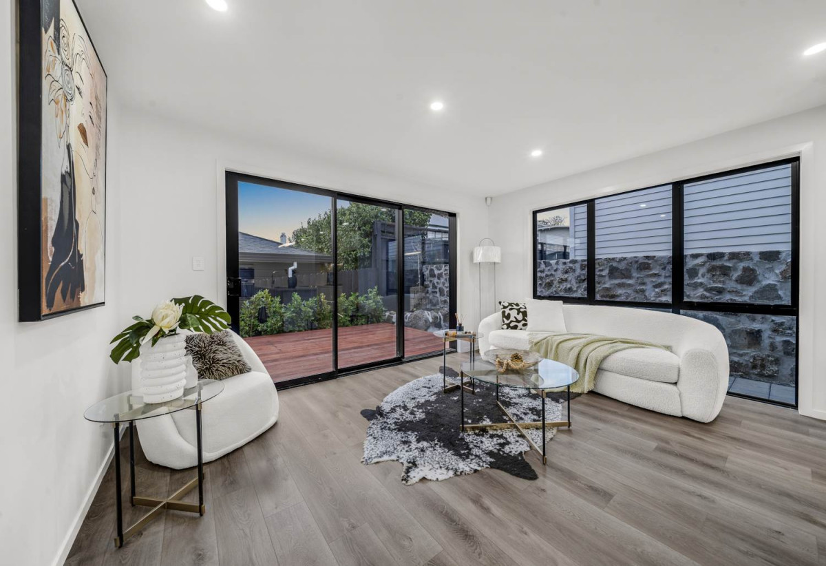 Mt Albert Grammar School zone, 5 beds 3 baths house with double garage, 8 Selcourt Road, Mt Albert, Auckland