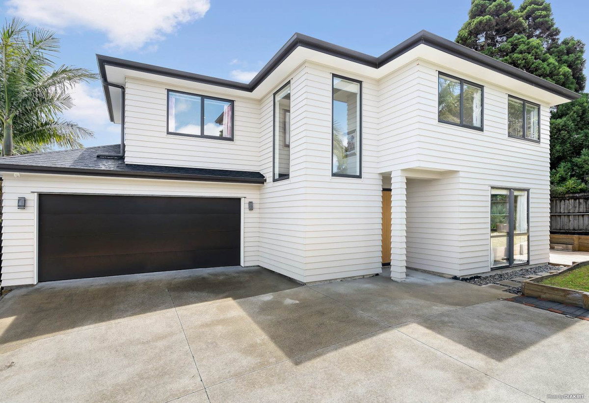 For rent, 5 beds 3 baths house with double garage, available 15th August, 24A Seaside Avenue, Waterview, Auckland
