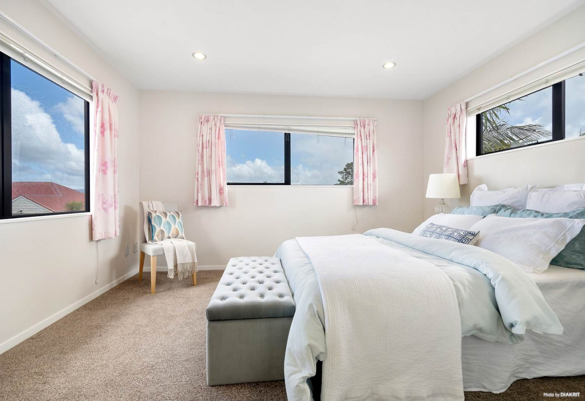For rent, 5 beds 3 baths house with double garage, available 15th August, 24A Seaside Avenue, Waterview, Auckland