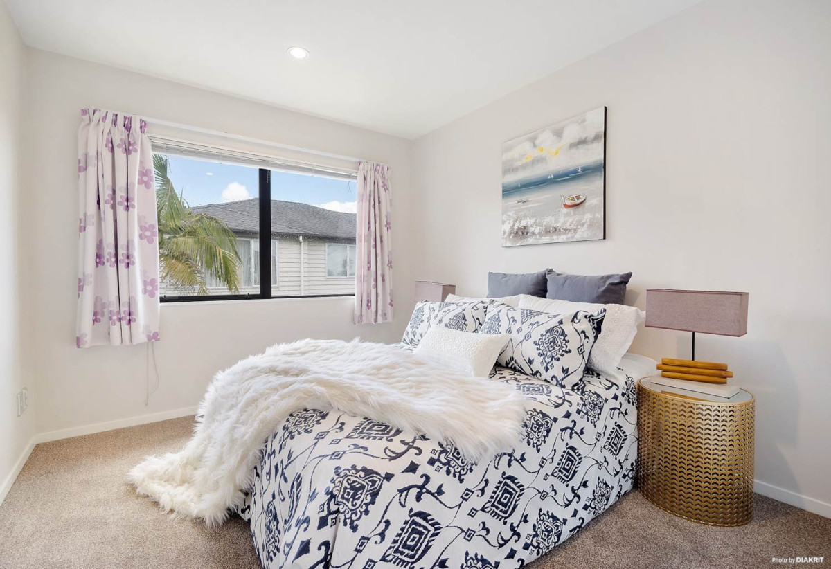 For rent, 5 beds 3 baths house with double garage, available 15th August, 24A Seaside Avenue, Waterview, Auckland