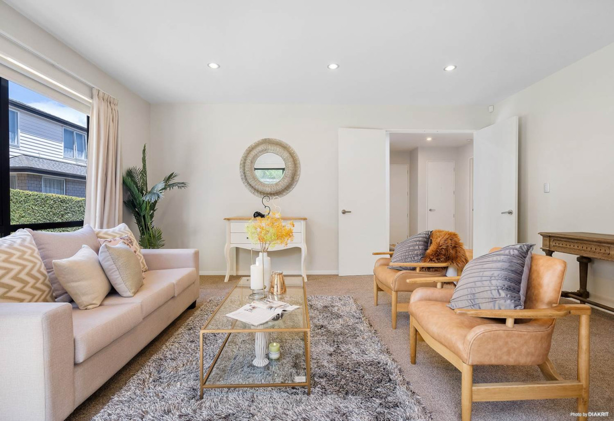 For rent, 5 beds 3 baths house with double garage, available 15th August, 24A Seaside Avenue, Waterview, Auckland