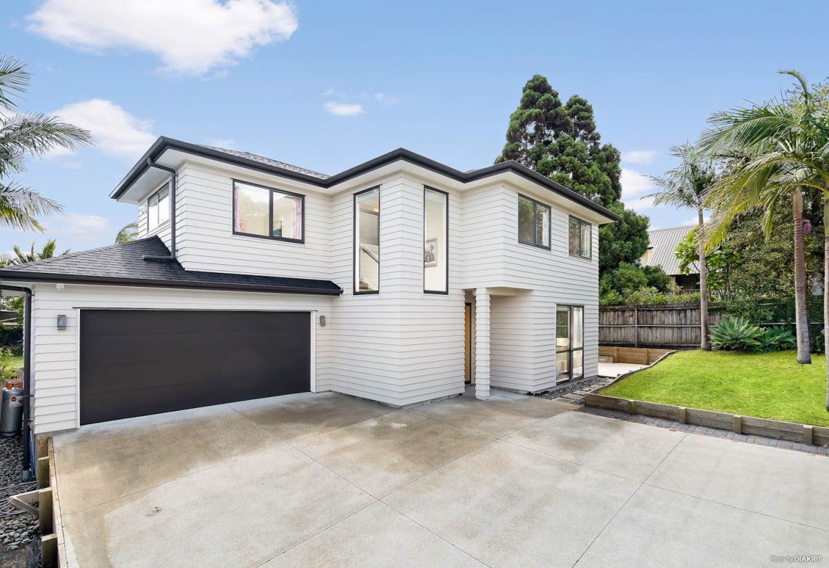 For rent, 5 beds 3 baths house with double garage, available 15th August, 24A Seaside Avenue, Waterview, Auckland