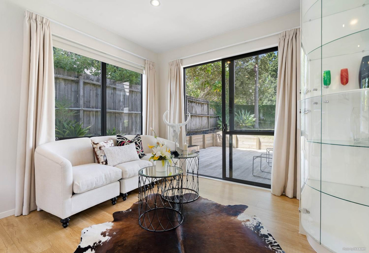 For rent, 5 beds 3 baths house with double garage, available 15th August, 24A Seaside Avenue, Waterview, Auckland