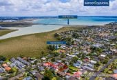 For rent, 5 beds 3 baths house with double garage, available 15th August, 24A Seaside Avenue, Waterview, Auckland