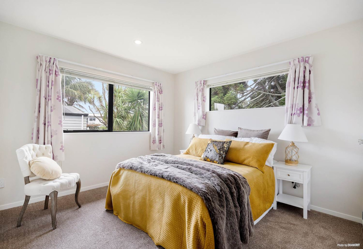 For rent, 5 beds 3 baths house with double garage, available 15th August, 24A Seaside Avenue, Waterview, Auckland