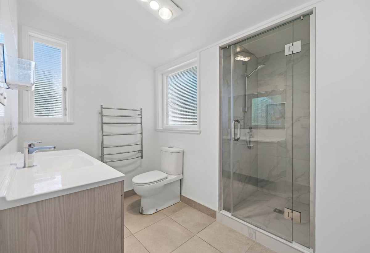 873m2 section, Brick and tile 5 beds 1 bath house with double garage, 1 Fowey Avenue, Te Atatu South, Auckland